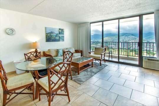 Deluxe Panoramic Mountain View Condo - 37Th Floor, Free Parking & Wifi Condo هونولولو المظهر الخارجي الصورة