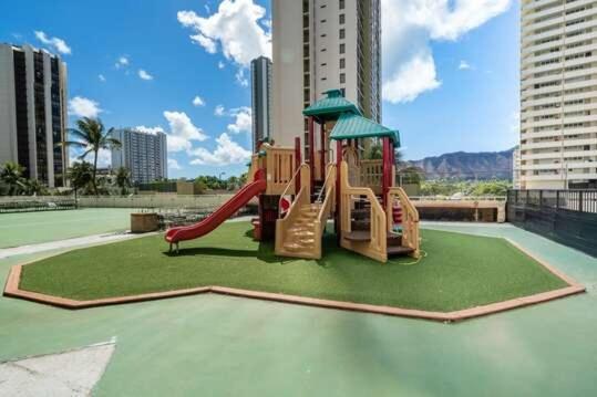 Deluxe Panoramic Mountain View Condo - 37Th Floor, Free Parking & Wifi Condo هونولولو المظهر الخارجي الصورة