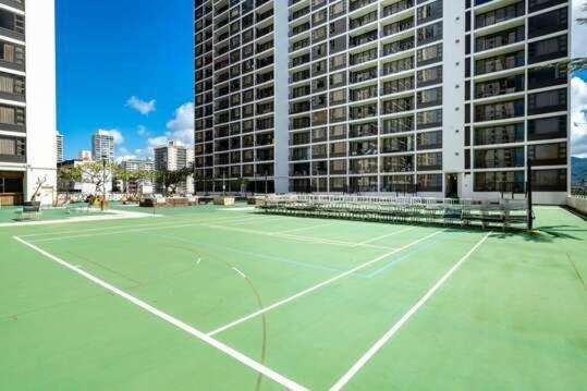 Deluxe Panoramic Mountain View Condo - 37Th Floor, Free Parking & Wifi Condo هونولولو المظهر الخارجي الصورة