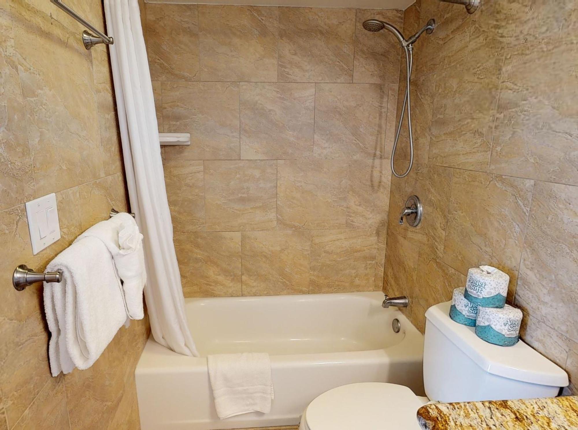 Deluxe Panoramic Mountain View Condo - 37Th Floor, Free Parking & Wifi Condo هونولولو المظهر الخارجي الصورة